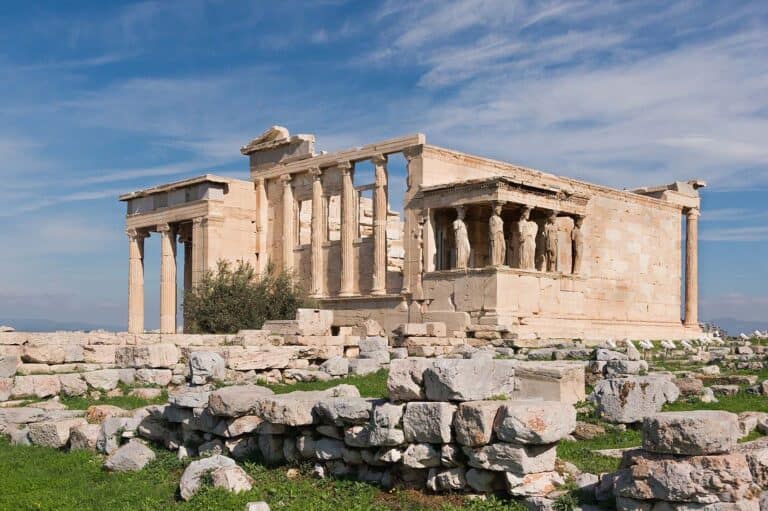 Roman VS Greek Architecture: 6 Key Differences