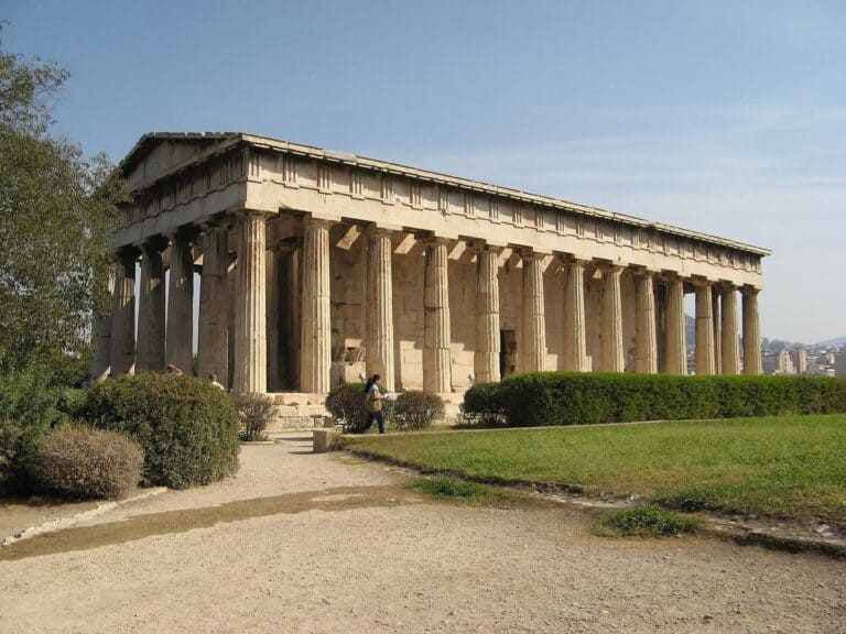 Roman VS Greek Architecture: 6 Key Differences