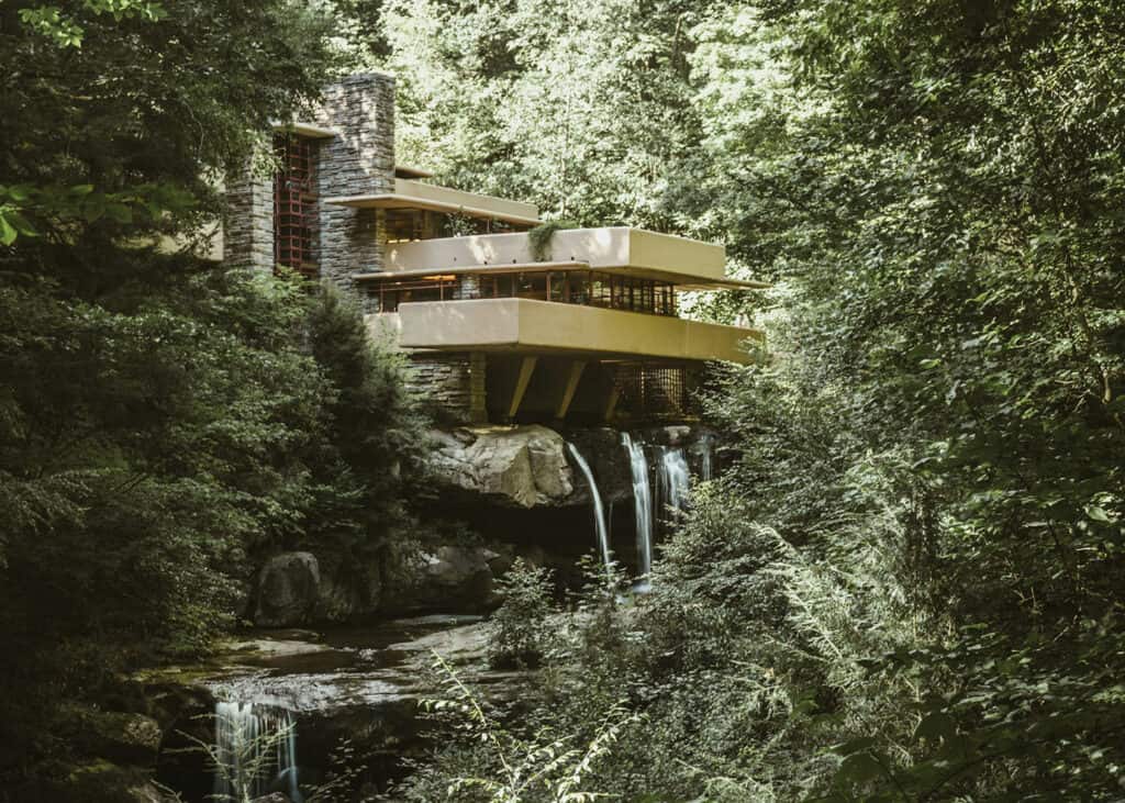 Fallingwater modernist architecture