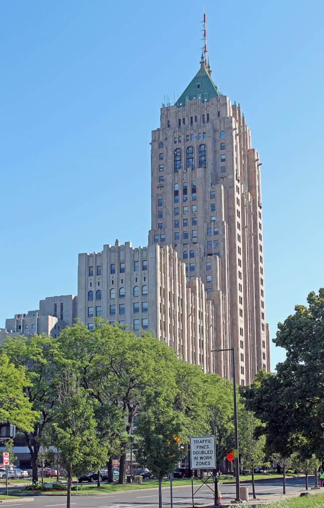 The Fisher Building, a notable Chicago School skyscraper.