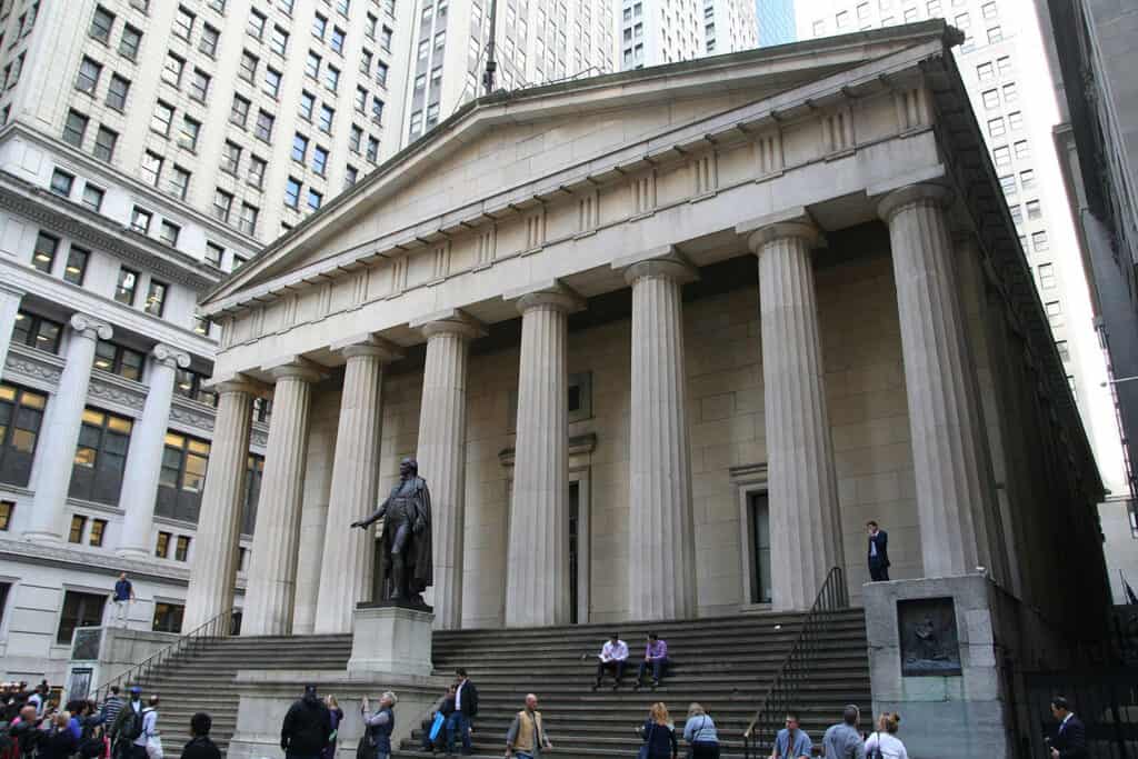 Federal Hall in New York City, a neoclassical building.