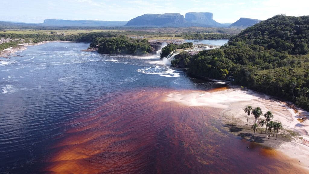 Canaima Lagoon in Canaima National Park, Venezuela