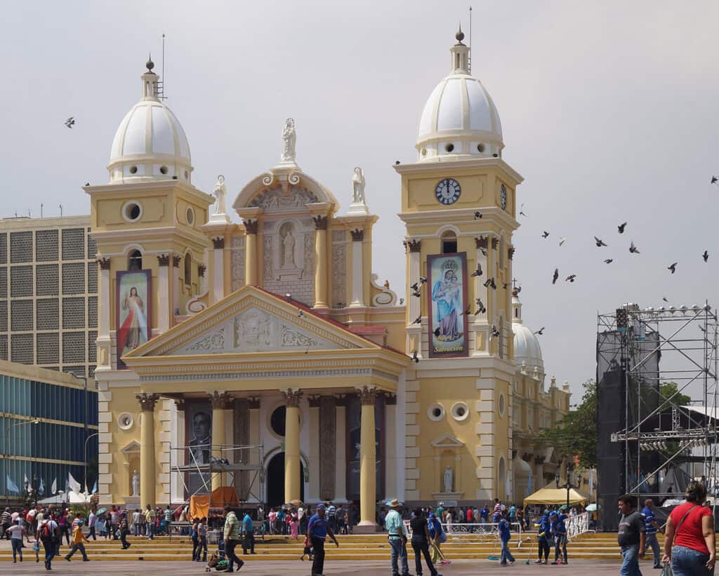 Basílica de Nuestra Señora del Rosario de Chiquinquirá, a revered church in Venezuela