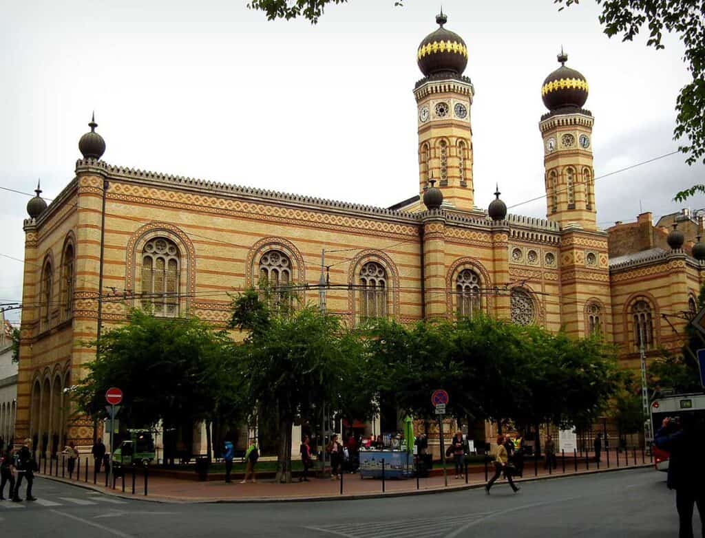 Dohány Street Synagogue, Budapest landmark