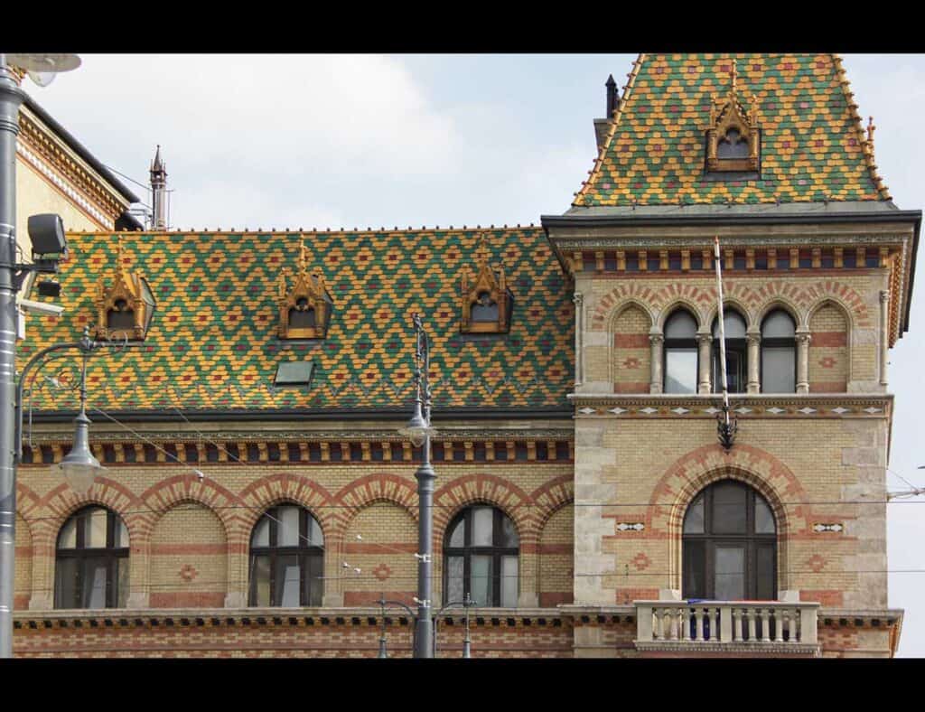 Great Market Hall, Budapest exterior style
